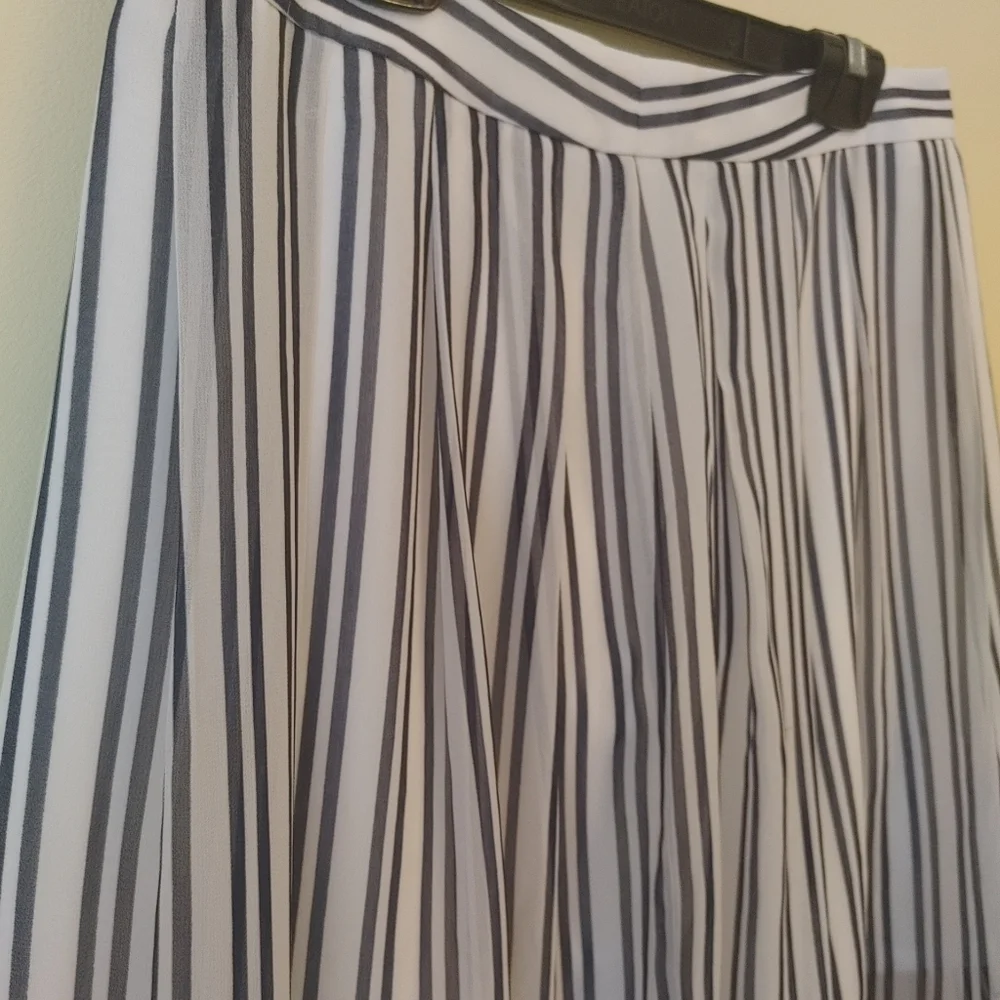 Chic By Jacob mini Flare skirt‎ black and white size M - Picture 3 of 7